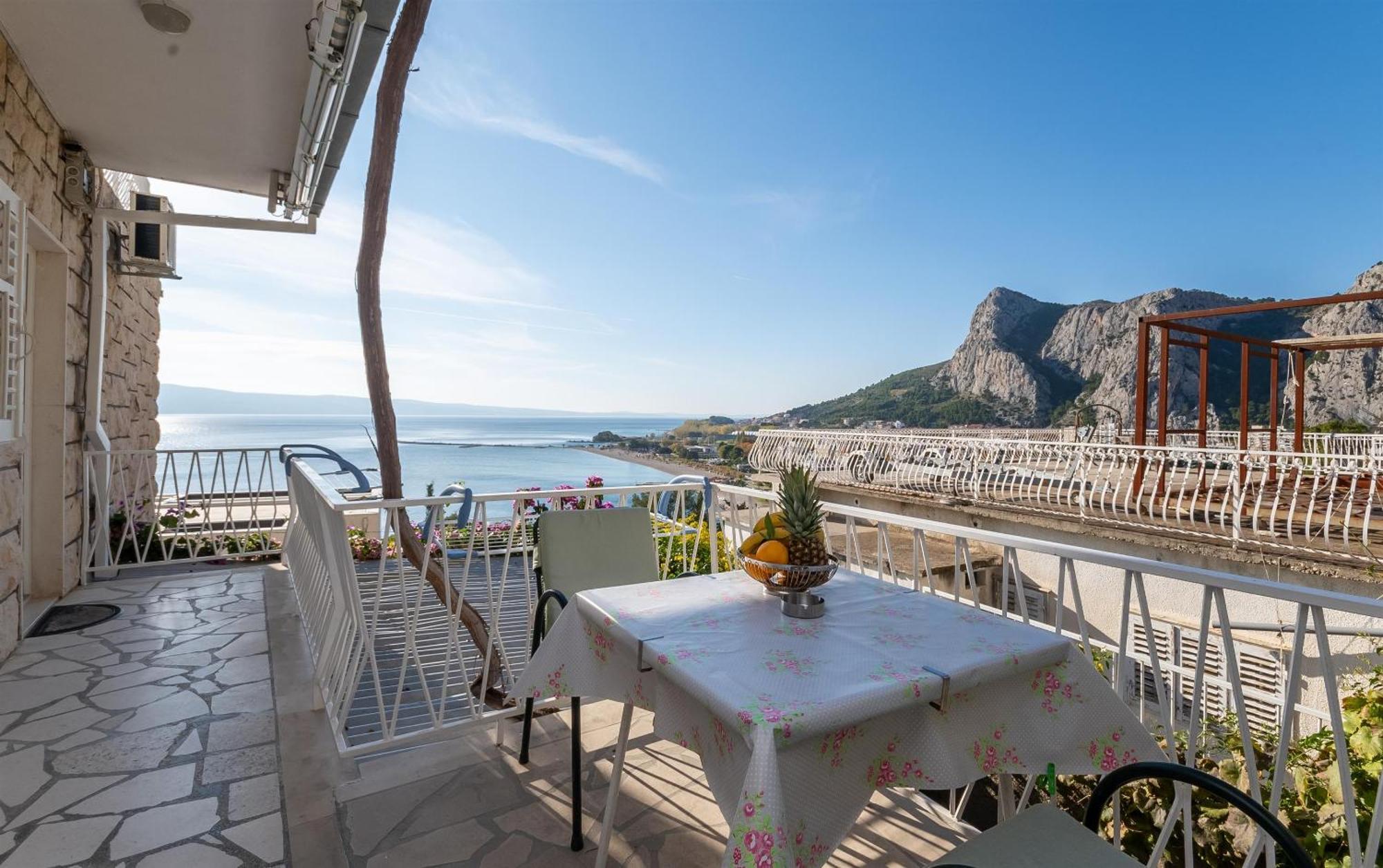Apartments Ivan - With Parking Omiš Kültér fotó