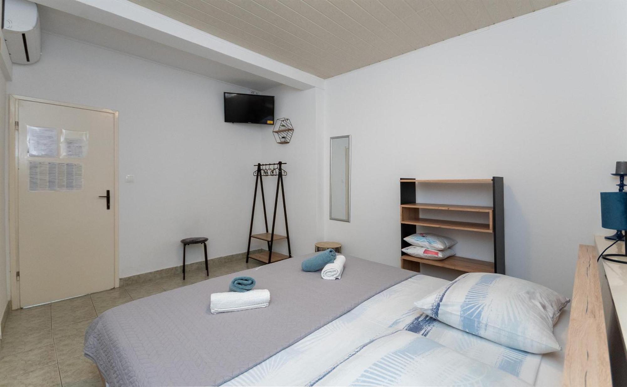 Apartments Ivan - With Parking Omiš Kültér fotó